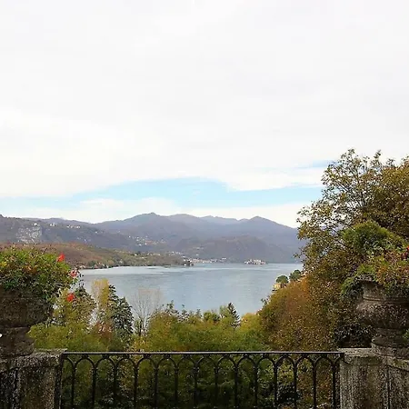 Elisa 7 Sulle Sponde Del Lago Dorta *