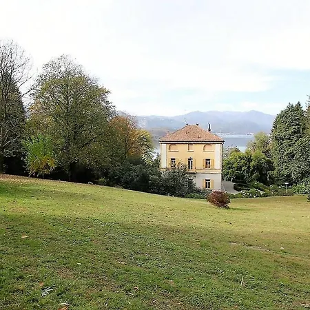 Elisa 7 Sulle Sponde Del Lago Dorta *